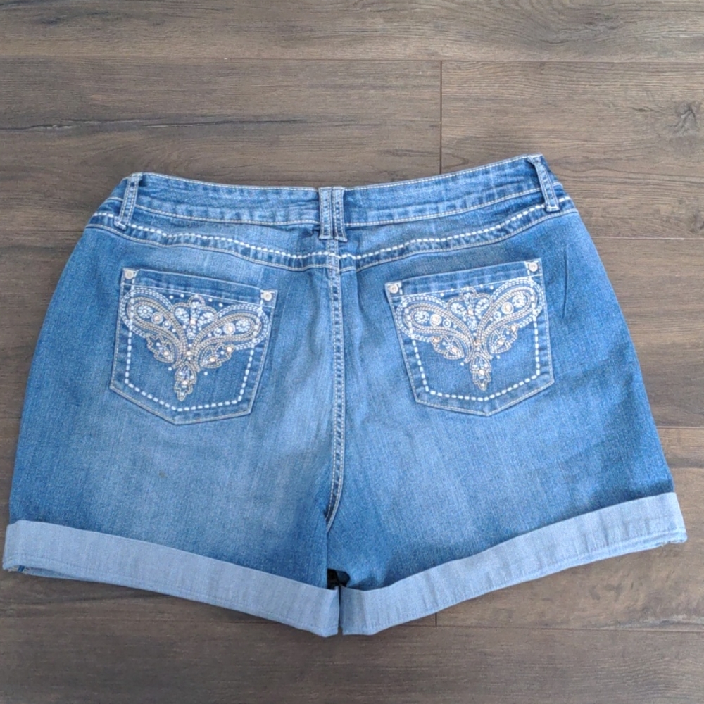 a.n.a. Embellished Cuffed Jean Shorts Size 20W